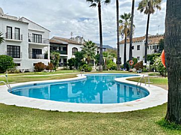 Imagen 1 Alquiler de planta baja con piscina en Nueva Andalucía (Marbella (Municipio))