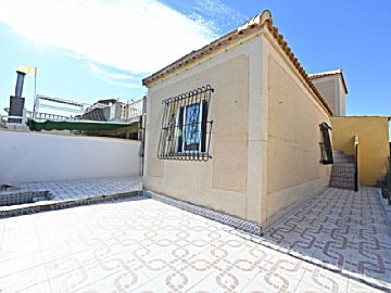 1- TERRAZA 1.JPG Venta de casa con piscina en La Siesta, El Salado, Torreta, El Chaparral (Torrevieja)
