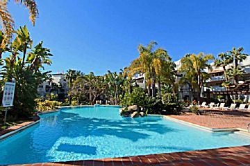 Imagen 1 Alquiler de piso con piscina en Las Chapas (Marbella (Municipio))