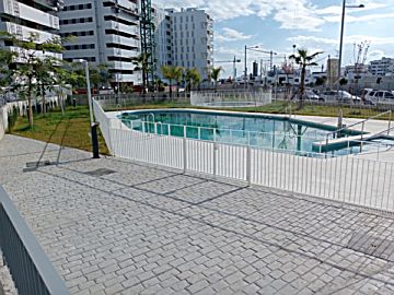 Foto Alquiler de piso con piscina y terraza en Montequinto (Dos Hermanas), Entrenúcleos