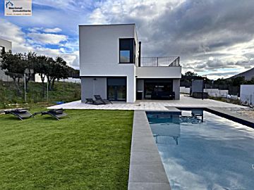 Foto Venta de casa con piscina y terraza en Los Ángeles de San Rafael (El Espinar), Los Ángeles de San Rafael