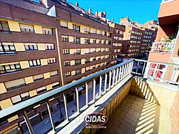 Imagen 2 Venta de piso con terraza en Ciudad-Naranco-Vallobín (Oviedo)