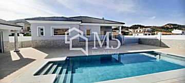 Imagen 1 Venta de casa con piscina en Casabermeja