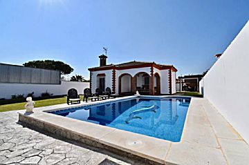 Foto Venta de casa con piscina y terraza en Chiclana de la Frontera, Pago del humo