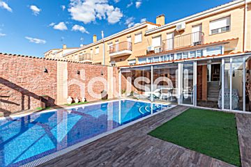  Venta de casas/chalet con piscina y terraza en Olías del Rey