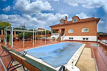 Imagen 1 Venta de casa con piscina en Oeste-El Soto (Móstoles)