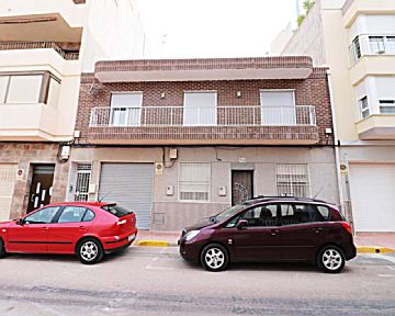 Foto Venta de planta baja con terraza en Guardamar del Segura, CENTRO