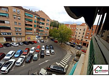 50930 Venta de piso con terraza en Cervantes (Granada)