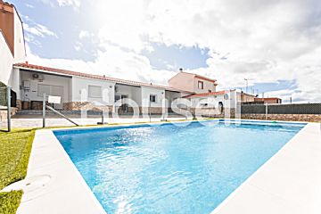  Venta de casas/chalet con piscina y terraza en Torrejoncillo