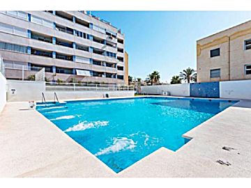 021751 Venta de piso con piscina y terraza en Urbanización de Roquetas-Las Marinas (Roquetas de Mar)