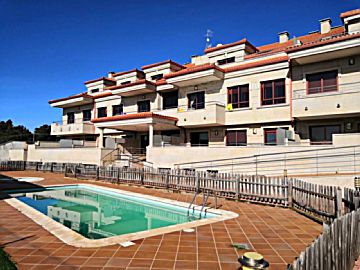 010984 Venta de piso con piscina y terraza en Adina-Portonovo (Sanxenxo)