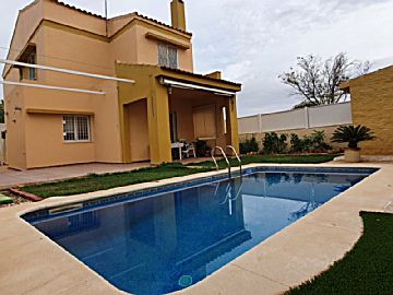 20221025_115926.jpg Venta de casa con piscina y terraza en Umbrete, ZONA RESIDENCIAL MUY TRANQUILA