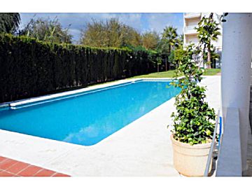 50747 Venta de piso con piscina y terraza en Centro (Motril)