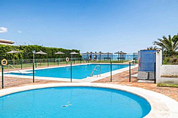 Imagen 1 Venta de ático con piscina en Estepona