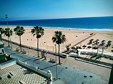 1.jpg Alquiler de piso con terraza en Paseo Marítimo - Playa de la Victoria (Cádiz)