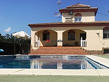 Foto Venta de casa con piscina y terraza en Chiclana de la Frontera, Fuente amarga