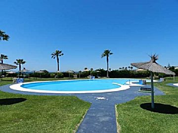 Foto Alquiler de planta baja con piscina y terraza en Tarifa, Urbanización atlanterra