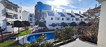Foto Venta de casa con piscina y terraza en Torrequebrada (Benalmádena), Avda. De las Palmeras