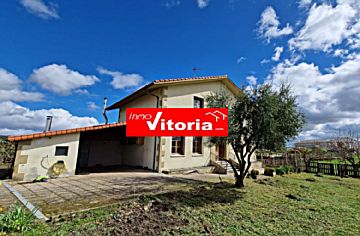  Venta de casas/chalet en Ullíbarri-Viña-Uribarri-Dibiña (Vitoria-Gasteiz-Capital)