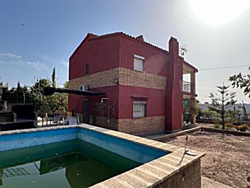 Foto Venta de casa con piscina y terraza en Llíria, Urb. Camp Lliria