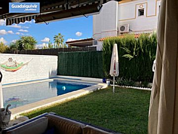 Foto Venta de casa con piscina en Montequinto (Dos Hermanas), Condequinto