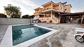 Foto Venta de casa con piscina y terraza en Moguer, El vigia