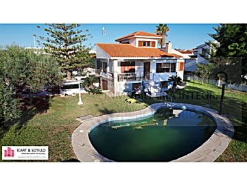 000433 Venta de casa con piscina y terraza en Vinaròs