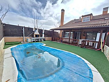 008286 Venta de casa con piscina y terraza en Valdepelayo-Montepinos-Arroyo Culebro (Leganés)